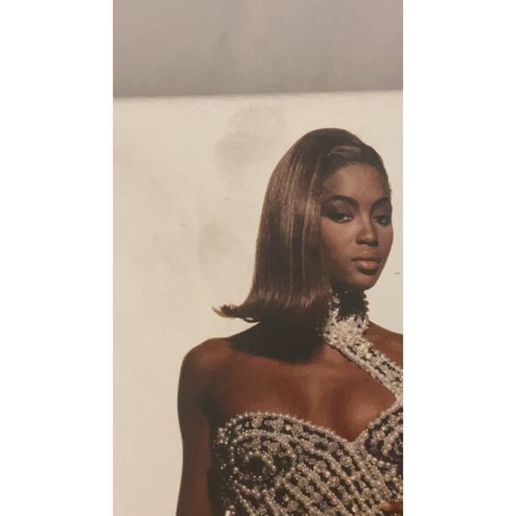 Vogue on Gianni Versace by Charlotte Sinclair. 2017 Hardcover - Picture 11 of 11